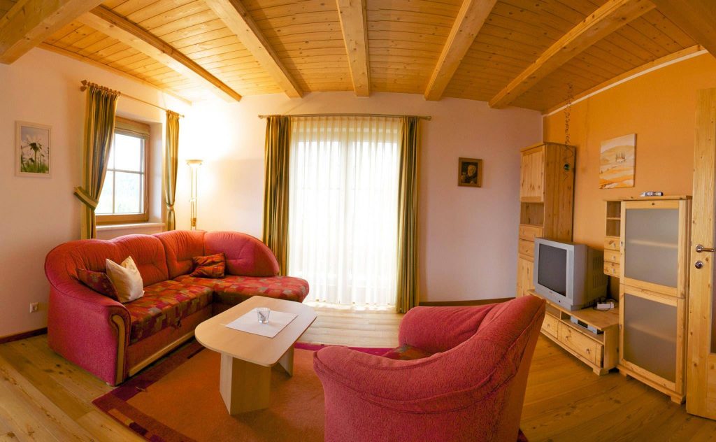 Wohnbereich im Almhaus Karantanien